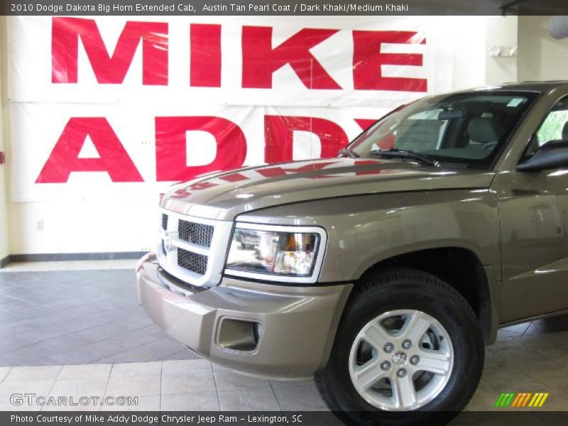 Austin Tan Pearl Coat / Dark Khaki/Medium Khaki 2010 Dodge Dakota Big Horn Extended Cab