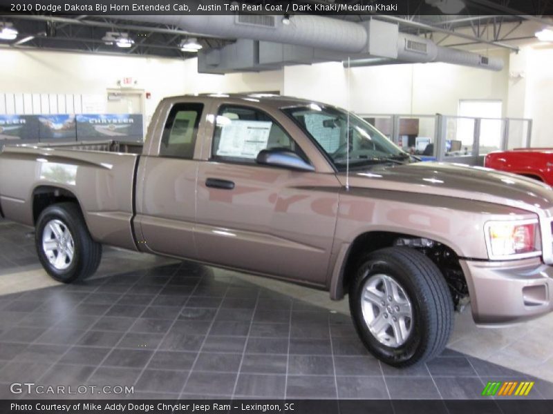 Austin Tan Pearl Coat / Dark Khaki/Medium Khaki 2010 Dodge Dakota Big Horn Extended Cab