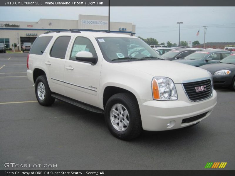 White Diamond Tricoat / Light Tan 2010 GMC Yukon SLT