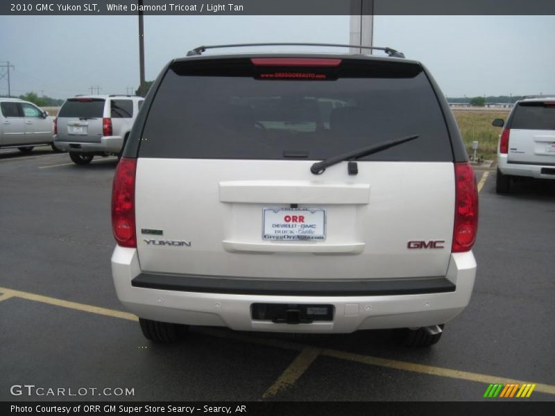 White Diamond Tricoat / Light Tan 2010 GMC Yukon SLT