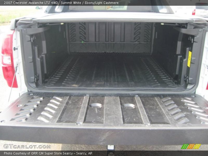 Summit White / Ebony/Light Cashmere 2007 Chevrolet Avalanche LTZ 4WD