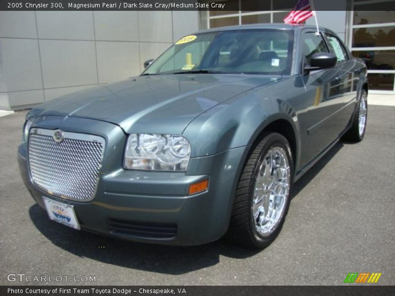 Magnesium Pearl / Dark Slate Gray/Medium Slate Gray 2005 Chrysler 300