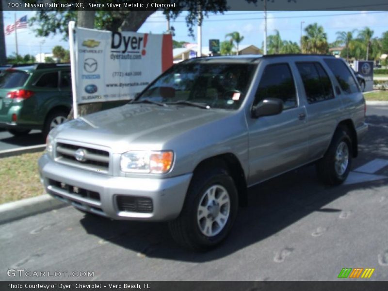 Sierra Silver Metallic / Charcoal 2001 Nissan Pathfinder XE