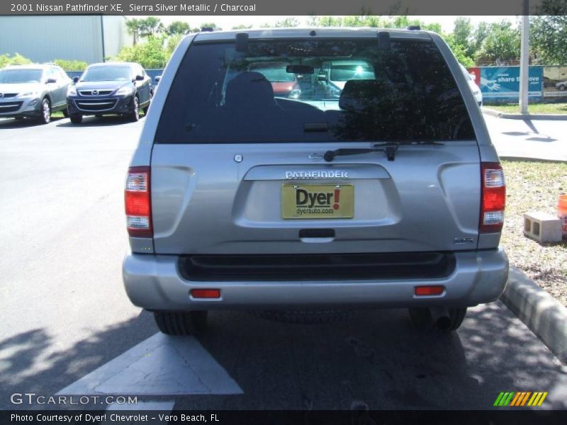 Sierra Silver Metallic / Charcoal 2001 Nissan Pathfinder XE