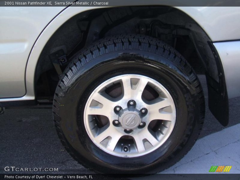 Sierra Silver Metallic / Charcoal 2001 Nissan Pathfinder XE