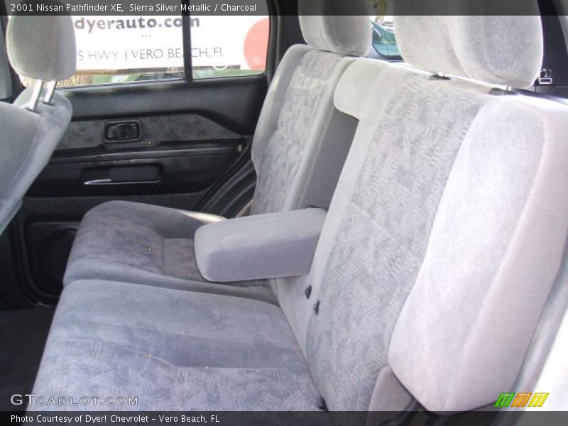 Sierra Silver Metallic / Charcoal 2001 Nissan Pathfinder XE