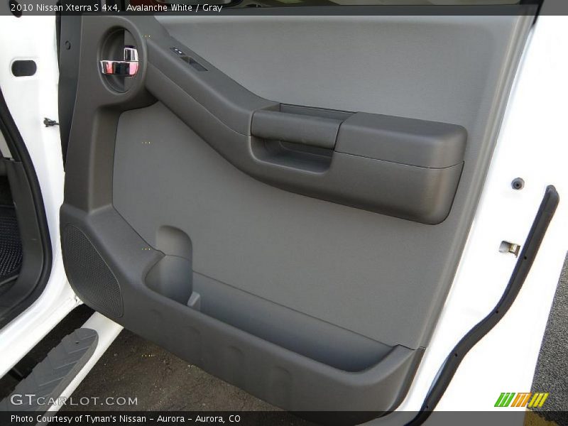 Avalanche White / Gray 2010 Nissan Xterra S 4x4