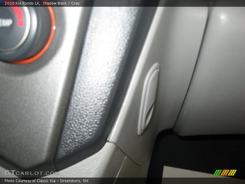 Shadow Black / Gray 2010 Kia Rondo LX