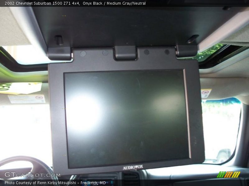 Onyx Black / Medium Gray/Neutral 2002 Chevrolet Suburban 1500 Z71 4x4