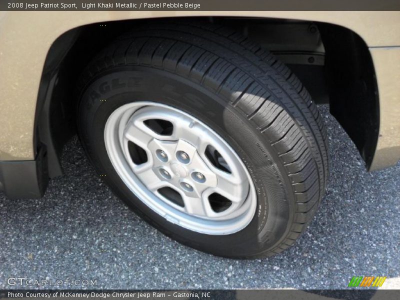 Light Khaki Metallic / Pastel Pebble Beige 2008 Jeep Patriot Sport