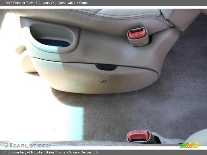 Stone White / Camel 1997 Chrysler Town & Country LXi