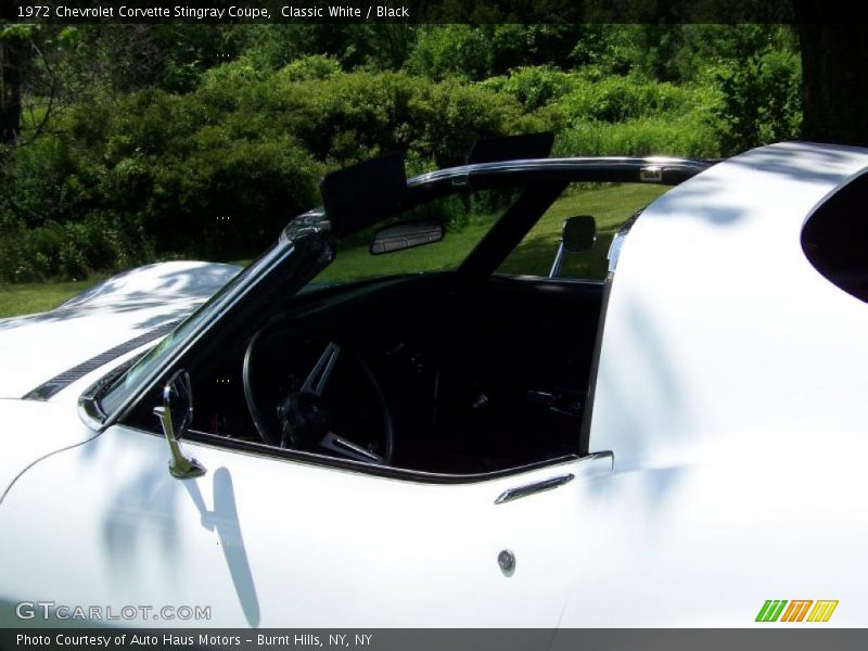 Classic White / Black 1972 Chevrolet Corvette Stingray Coupe