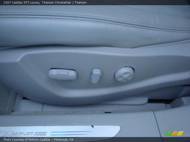 Titanium ChromaFlair / Titanium 2007 Cadillac DTS Luxury