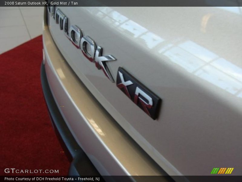 Gold Mist / Tan 2008 Saturn Outlook XR