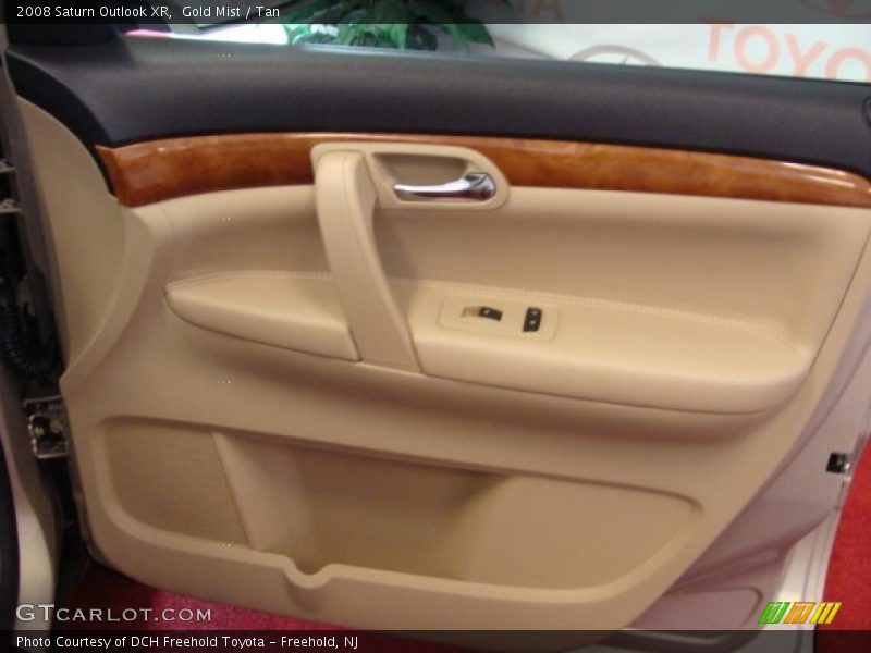 Gold Mist / Tan 2008 Saturn Outlook XR