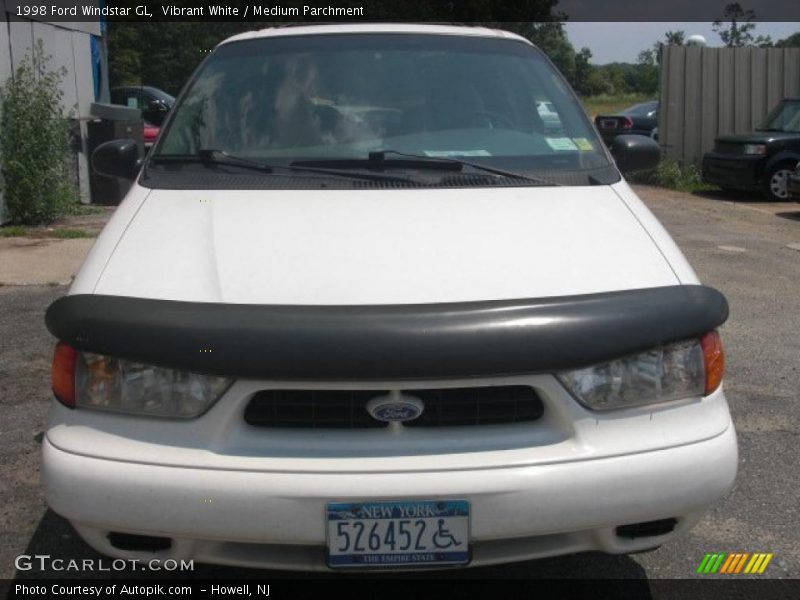 Vibrant White / Medium Parchment 1998 Ford Windstar GL