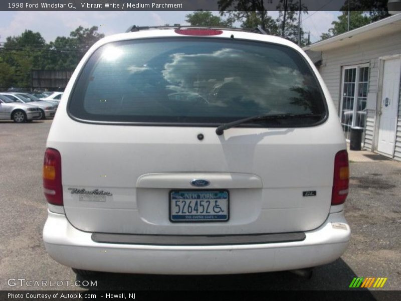 Vibrant White / Medium Parchment 1998 Ford Windstar GL