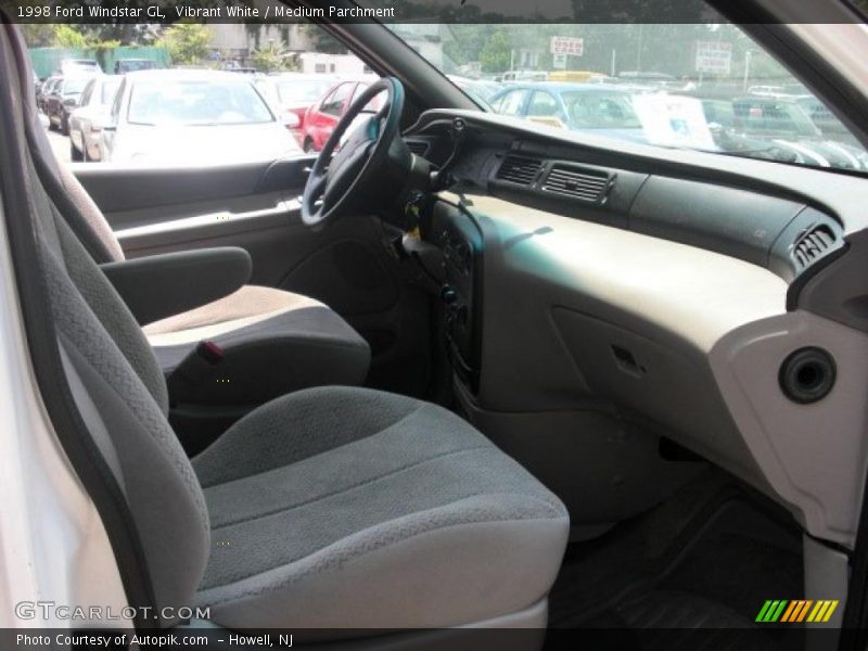 Vibrant White / Medium Parchment 1998 Ford Windstar GL
