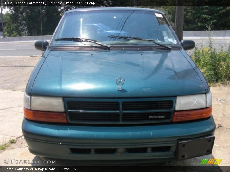 Emerald Green Pearl / Beige 1995 Dodge Caravan SE