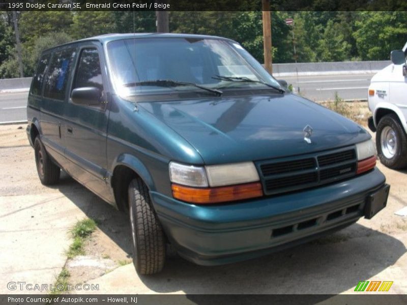 Emerald Green Pearl / Beige 1995 Dodge Caravan SE