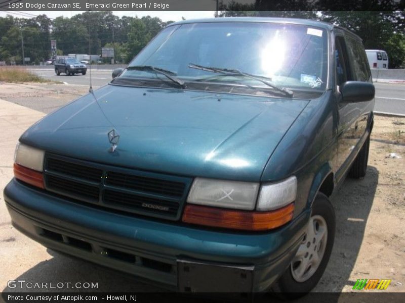 Emerald Green Pearl / Beige 1995 Dodge Caravan SE