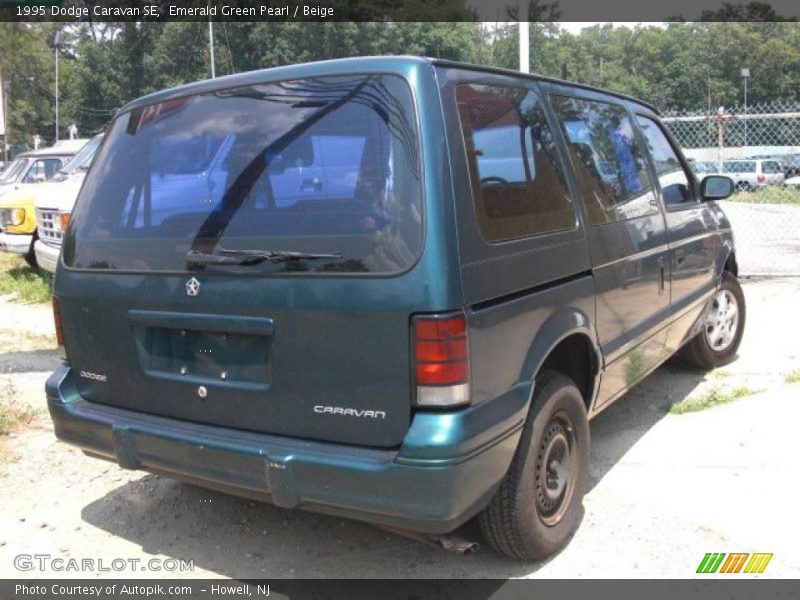 Emerald Green Pearl / Beige 1995 Dodge Caravan SE