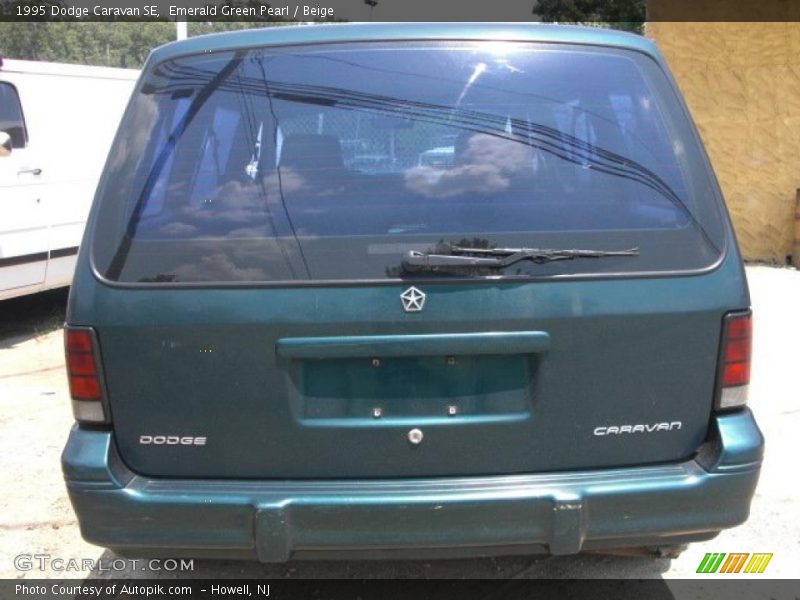 Emerald Green Pearl / Beige 1995 Dodge Caravan SE