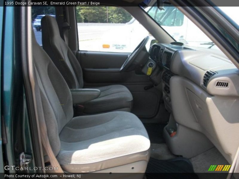 Emerald Green Pearl / Beige 1995 Dodge Caravan SE