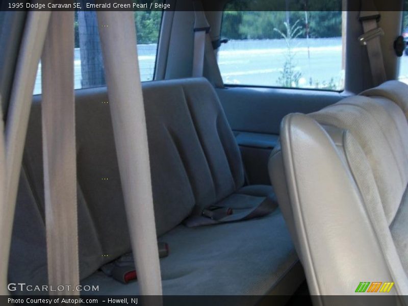 Emerald Green Pearl / Beige 1995 Dodge Caravan SE