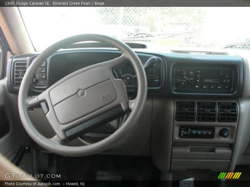 Emerald Green Pearl / Beige 1995 Dodge Caravan SE