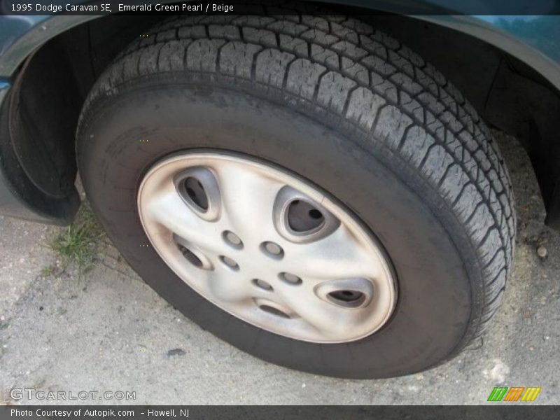 Emerald Green Pearl / Beige 1995 Dodge Caravan SE