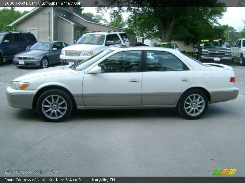 Super White / Oak 2000 Toyota Camry LE