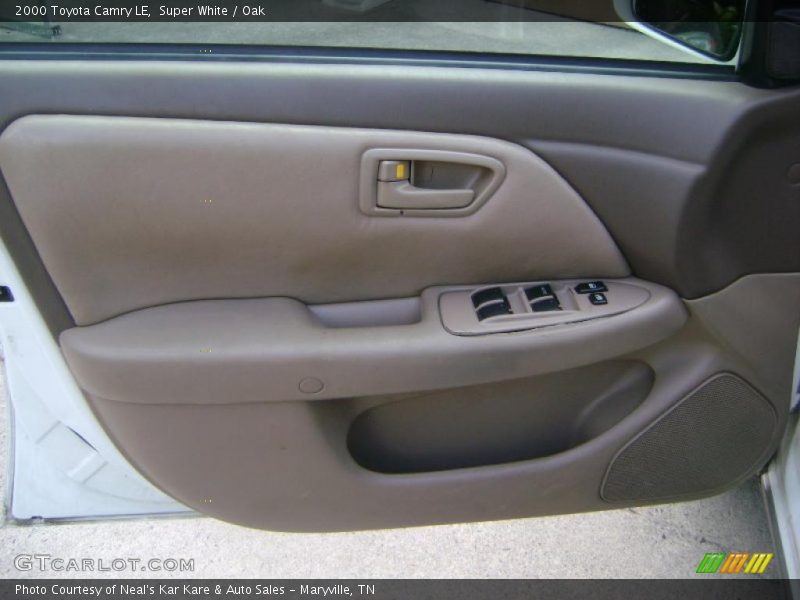 Super White / Oak 2000 Toyota Camry LE