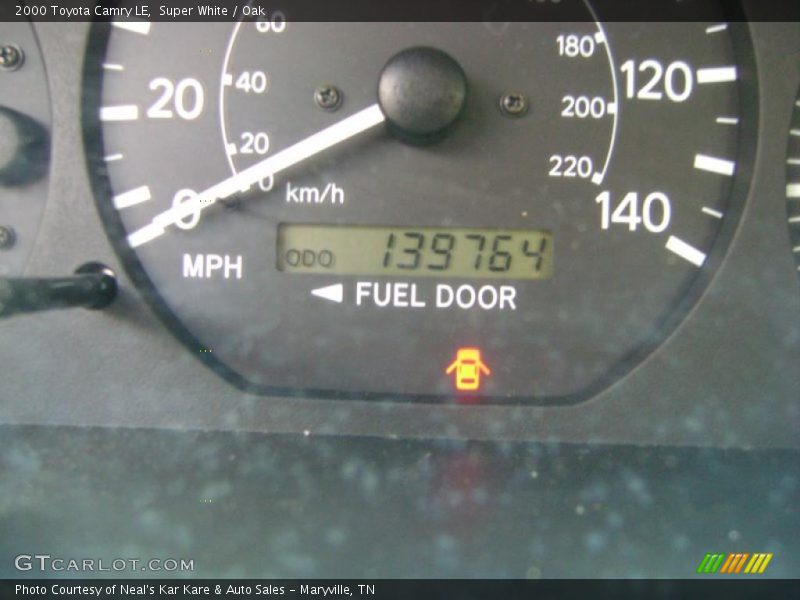 Super White / Oak 2000 Toyota Camry LE