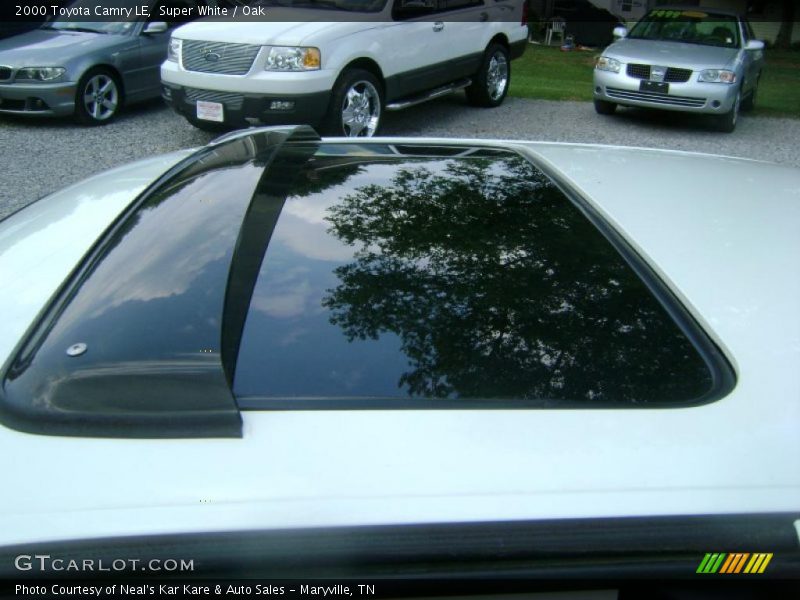 Super White / Oak 2000 Toyota Camry LE