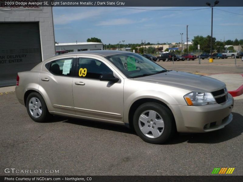 Light Sandstone Metallic / Dark Slate Gray 2009 Dodge Avenger SE