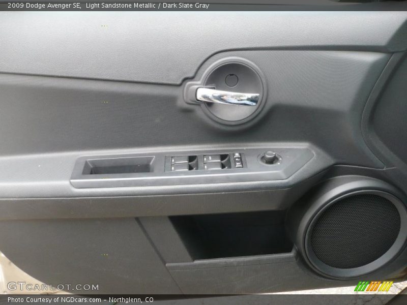 Light Sandstone Metallic / Dark Slate Gray 2009 Dodge Avenger SE