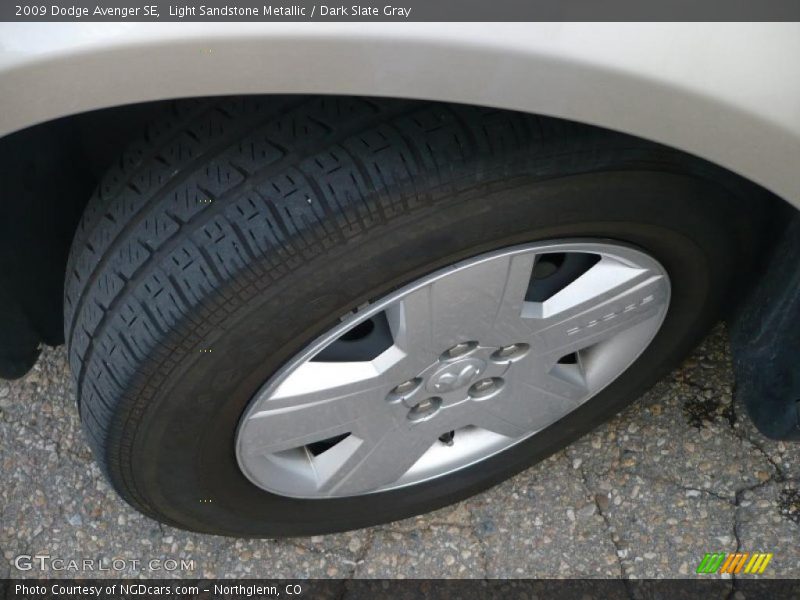 Light Sandstone Metallic / Dark Slate Gray 2009 Dodge Avenger SE
