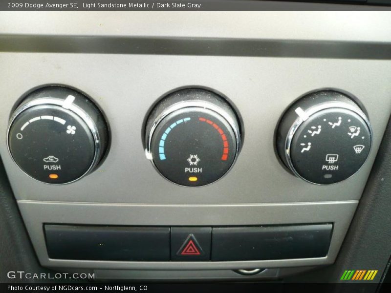 Light Sandstone Metallic / Dark Slate Gray 2009 Dodge Avenger SE