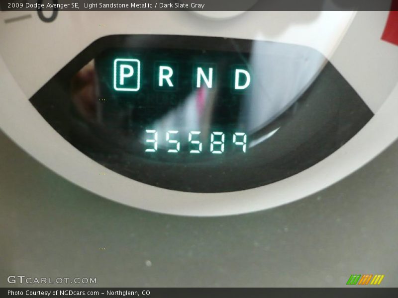 Light Sandstone Metallic / Dark Slate Gray 2009 Dodge Avenger SE