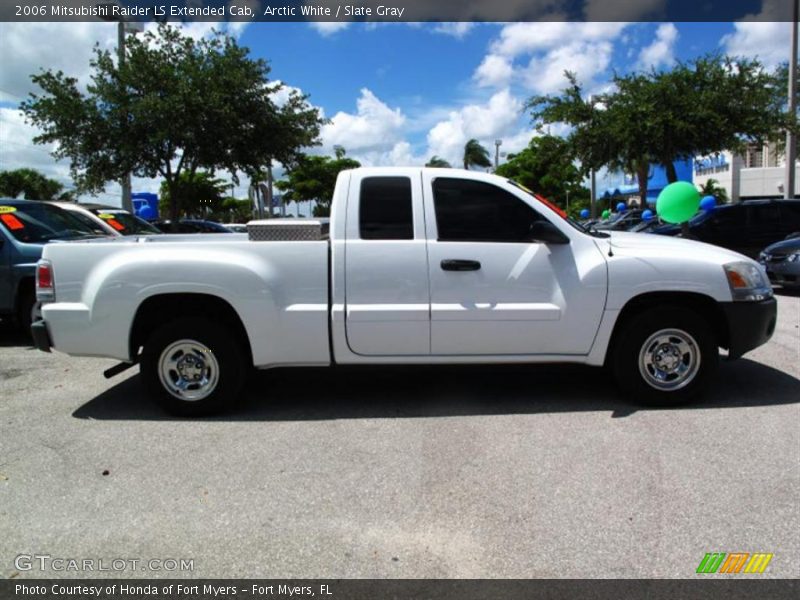 Arctic White / Slate Gray 2006 Mitsubishi Raider LS Extended Cab
