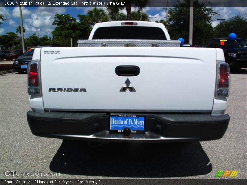Arctic White / Slate Gray 2006 Mitsubishi Raider LS Extended Cab