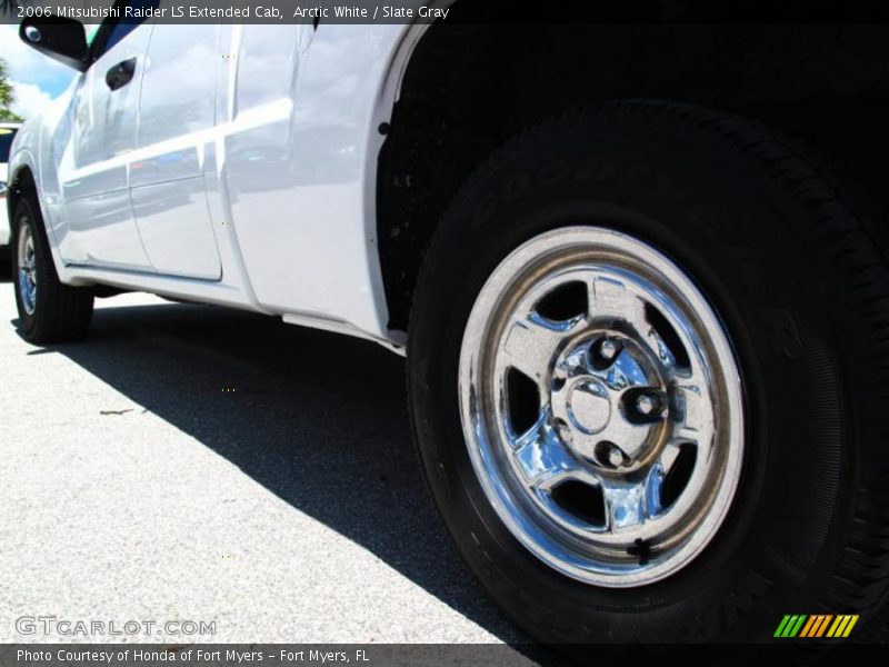 Arctic White / Slate Gray 2006 Mitsubishi Raider LS Extended Cab