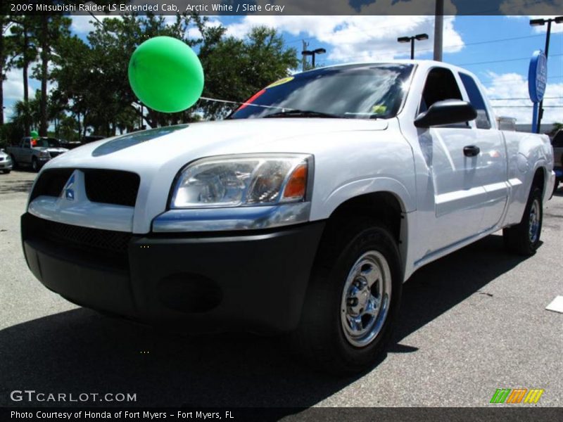 Arctic White / Slate Gray 2006 Mitsubishi Raider LS Extended Cab