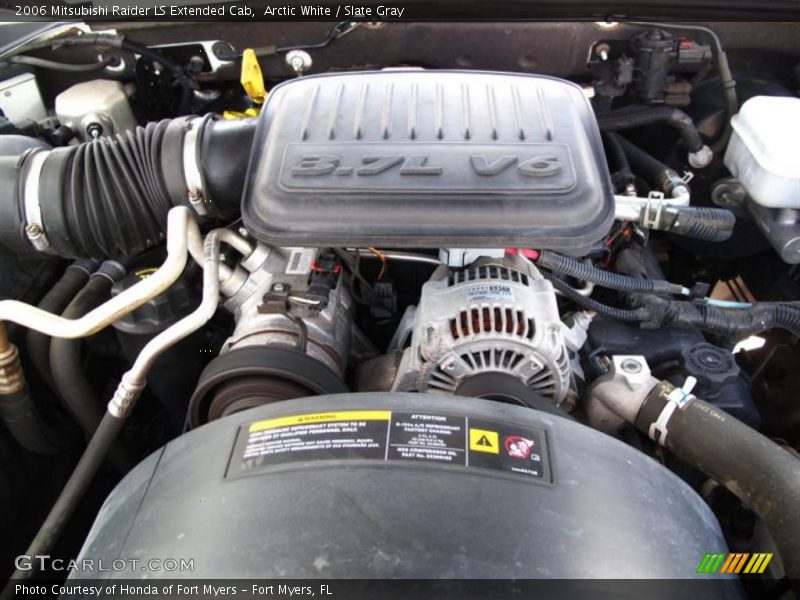 Arctic White / Slate Gray 2006 Mitsubishi Raider LS Extended Cab