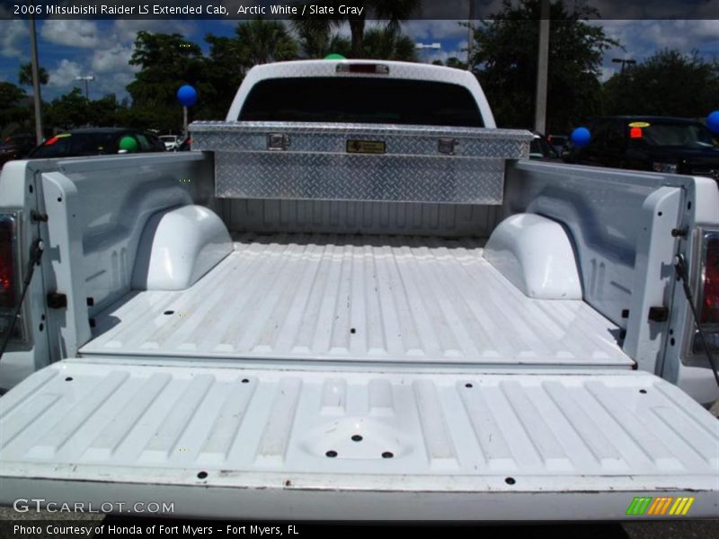 Arctic White / Slate Gray 2006 Mitsubishi Raider LS Extended Cab