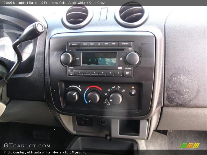 Arctic White / Slate Gray 2006 Mitsubishi Raider LS Extended Cab