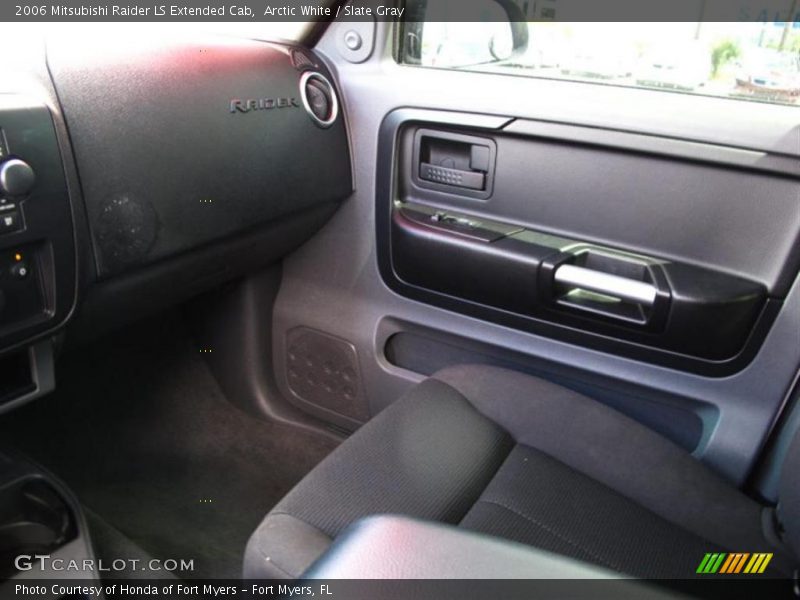 Arctic White / Slate Gray 2006 Mitsubishi Raider LS Extended Cab