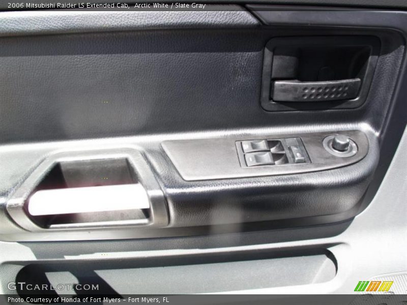 Arctic White / Slate Gray 2006 Mitsubishi Raider LS Extended Cab