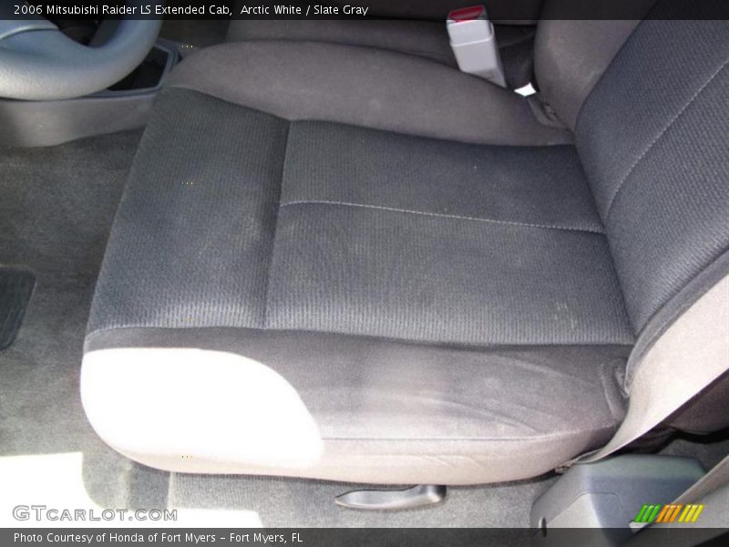 Arctic White / Slate Gray 2006 Mitsubishi Raider LS Extended Cab